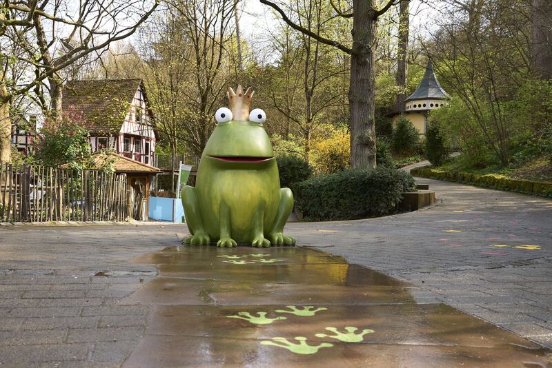 Froschkönig im Märchengarten.