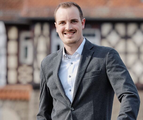 Kandidiert am 30. Juni bei der Bürgermeisterwahl in Oberriexingen: Der in Bissingen wohnhafte Freudentaler Kämmerer Ron Keller. Foto: privat