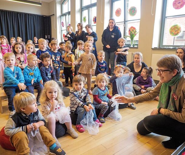 Gesang gehört im Kinder- und Familienzentrum Neckarweihingen zum festen Programm. Foto: Holm Wolschendorf