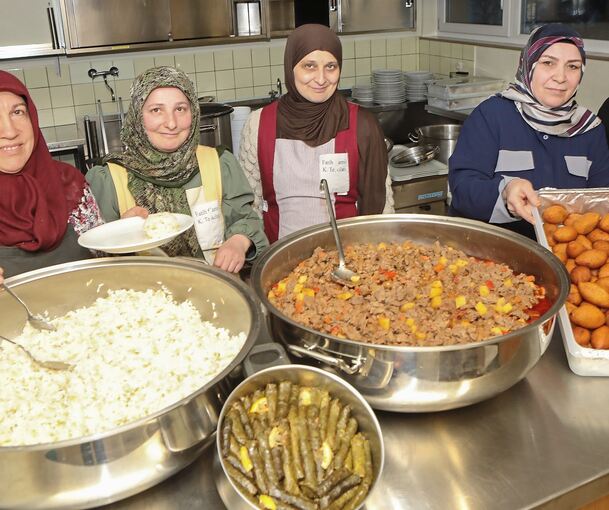 Allerlei Leckereien gibt es zum Fastenbrechen. Foto: Ramona Theiss