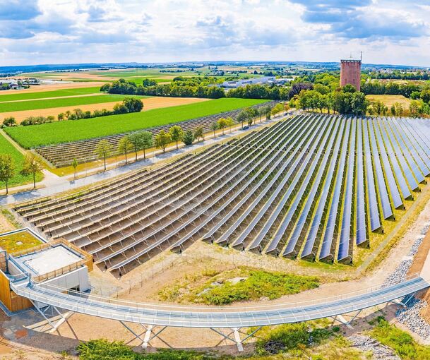 Bundesweit ein Vorzeigeprojekt: Die Solarthermieanlage am Römerhügel war lange die größte Deutschlands. Foto KS-Images.de / Karsten Schmalz