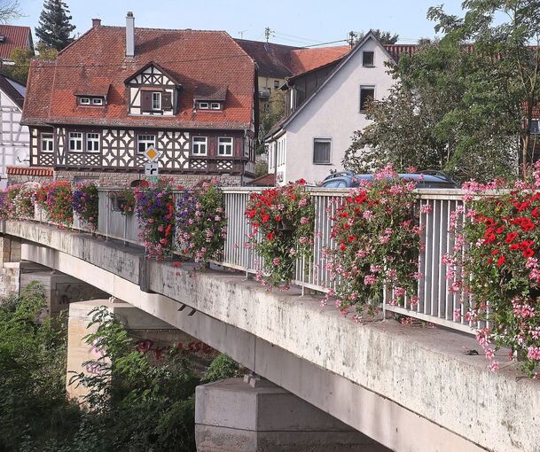 Die Sperrung der kleinen Brücke hat große Auswirkungen.