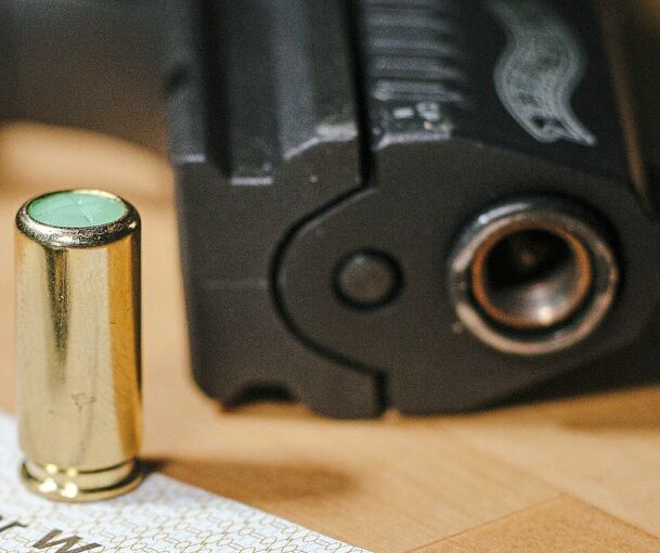 Der Fund nun im Neckar lässt aufhorchen, gab es doch in den vergangenen Monaten zahlreiche Schussabgaben zwischen verfeindeten Gruppen. Symbol