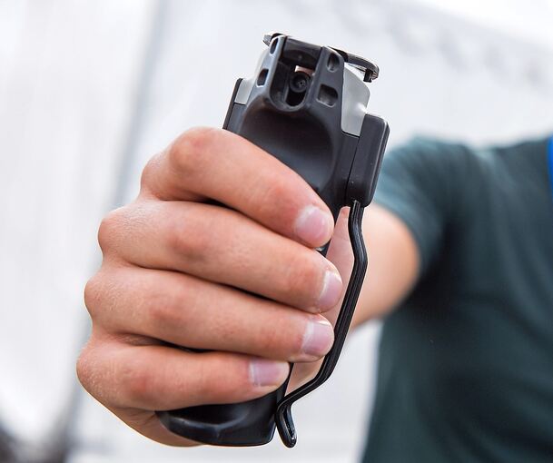 Ein 17-Jähriger ist in Bietigheim-Bissingen mit einem Reizstoff besprüht worden.