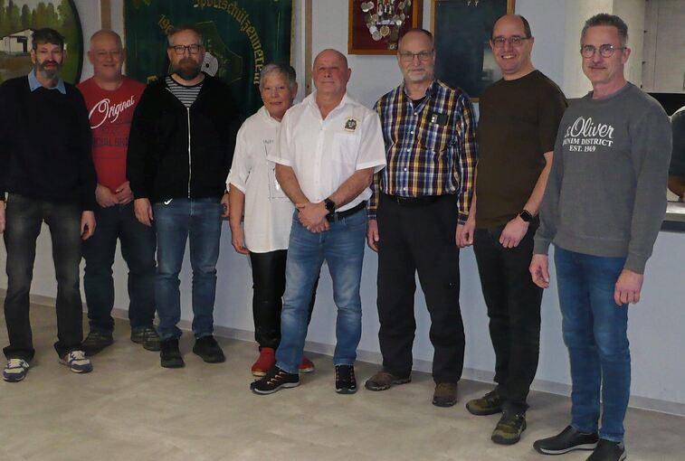 Sie halten den Sportschützen die Treue: Hermann Rösch, Ralf Schmid, Robert Koch, Sybille Stiglmaier, Jürgen Schreiner, Reiner Sonntag, Christian Ade und Michael Weibel (von links).