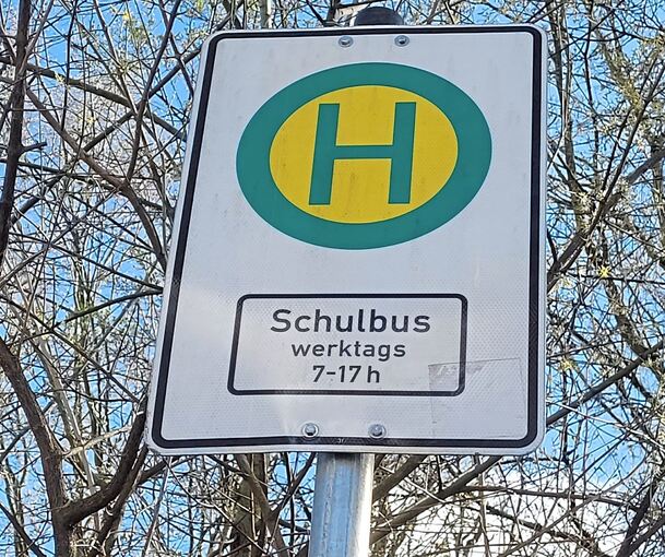 Das neu aufgestellte Schild in der Heinrich-Schweitzer-Straße.