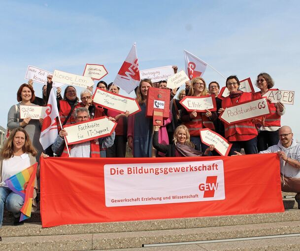 Protest auf der Treppe der Pädagogischen Hochschule (PH).