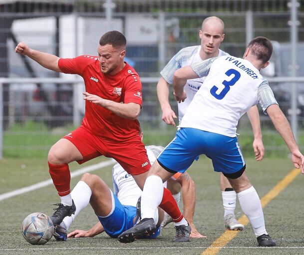Danilo Riccetti (l.) und der TASV Hessigheim geben gegen Aldingen eine Führung her.