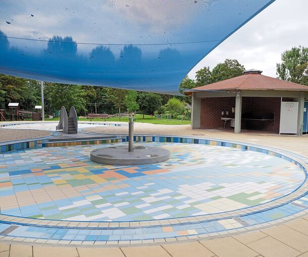 Das Planschbecken im Freibad kann genutzt werden.