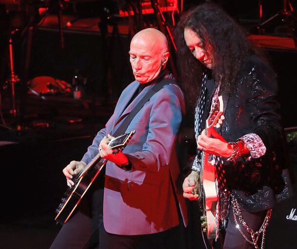 Steigerungsdramaturgie: Midge Ure (links) mit Alex Beyroth.