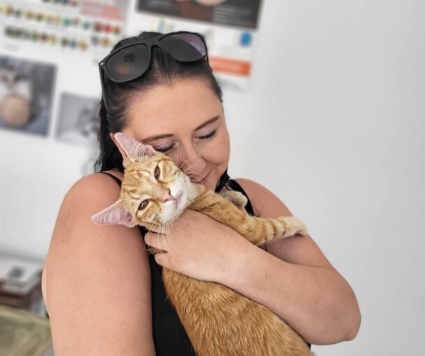 Jana Hörer kümmert sich mit ihrem Verein um entlaufene Tiere, besonders häufig um Katzen.