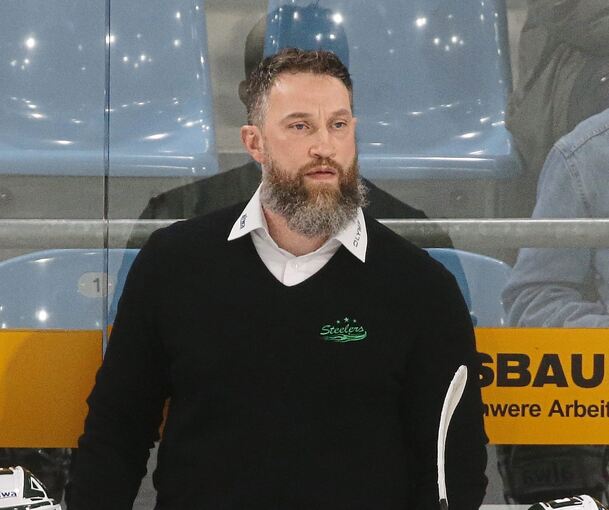 Trainer Alexander Dück steht auch in der Oberliga an der Bietigheimer Bande.