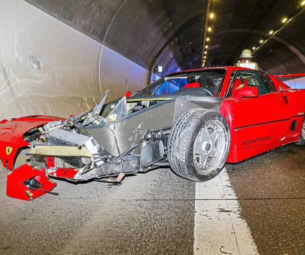 Der Ferrari F40 schleuderte mehrfach.