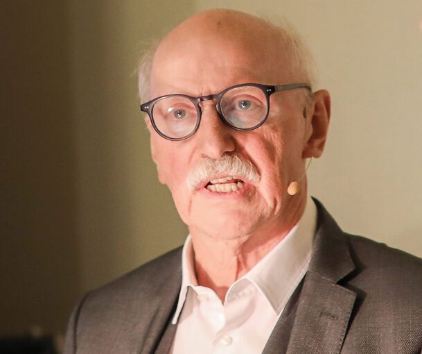 Spannende Einblicke: Wieland Backes (Bild) spricht mit Denis Scheck im Literaturhaus über seine Lebensgeschichten.