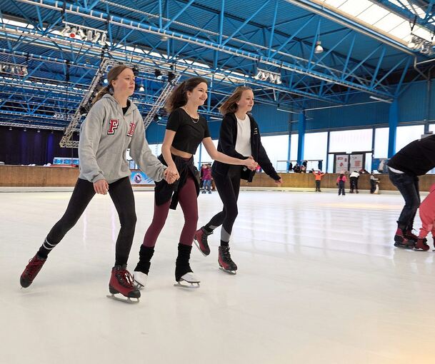 Die Kunststoff-Platten zum Schlittschuhlaufen gehören der Vergangenheit an.