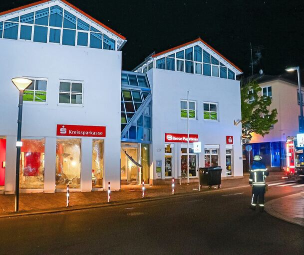 Die Ereignisse der Nacht haben in Gerlingen ihre Spuren hinterlassen. Foto: KS-Images.de/Andreas Rometsch Die Ereignisse der Nacht haben in Gerlingen ihre Spuren hinterlassen.