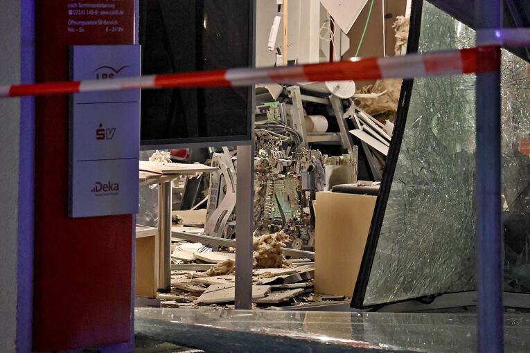 Im Inneren ein Bild dere Zerstörung. Foto: KS-Images.de/Andreas Rometsch