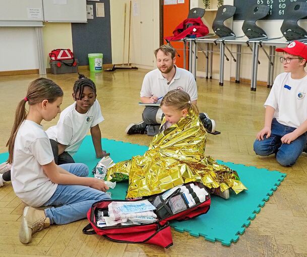 Die Gruppe aus Kirchheim zeigt ihr Können in Erster Hilfe. Foto Holm Wolschendorf