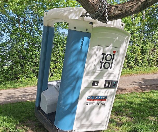 De Dixieklos auf dem Marbacher Galgen sind absichtlich mit Ketten befestigt.