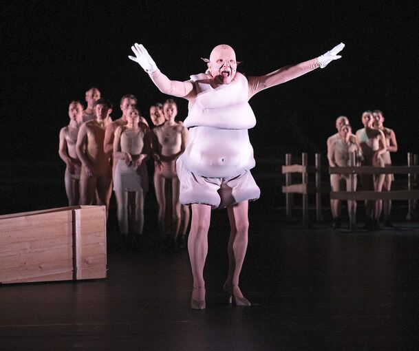 Ganz schön schrill: „Farm der Tiere“ im Stuttgarter Schauspielhaus.