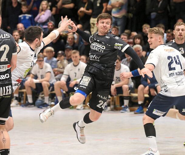 Marc Pflugfelder (Mitte) und sein Team wollen wieder sehr akribisch auf das Spiel gegen Altensteig hinarbeiten - „ihr Ding machen“.