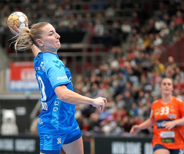 Möchte ihren Torhunger auch gegen ihren Oldenburger Ex-Verein stillen: Bietigheims Jenny Behrend.