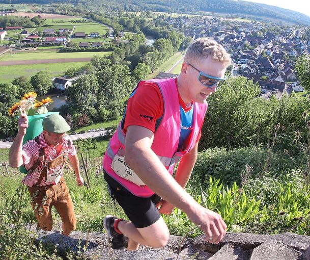 Sportliche Typen aber auch Juxläufer waren am Start der Weinbergtour.