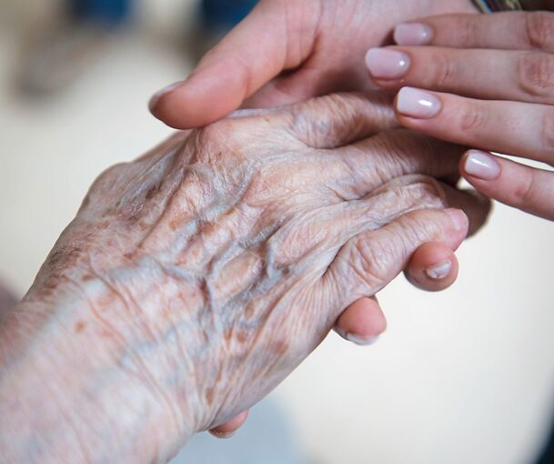 Die geburtenstarken Jahrgänge der 1950er und 1960er Jahre werden eine Herausforderung für den Pflegebereich.