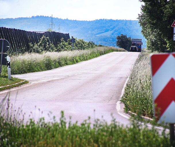Am 26. Mai geht‘s los. Die Landesstraße wird voll gesperrt und bis zu den Sommerferien saniert.