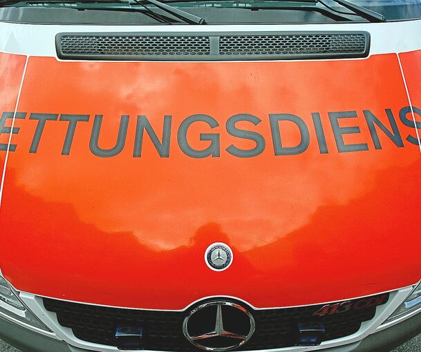 Der Rettungsdienst brachte den Verletzten ins Krankenhaus. Symbol