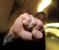 Zwei Männer sollen sich wechselseitig mit Faustschlägen traktiert haben.
