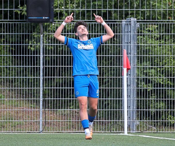 Die Hoffnung lebt: Germanias Anton Lendl nach dem 1:0.