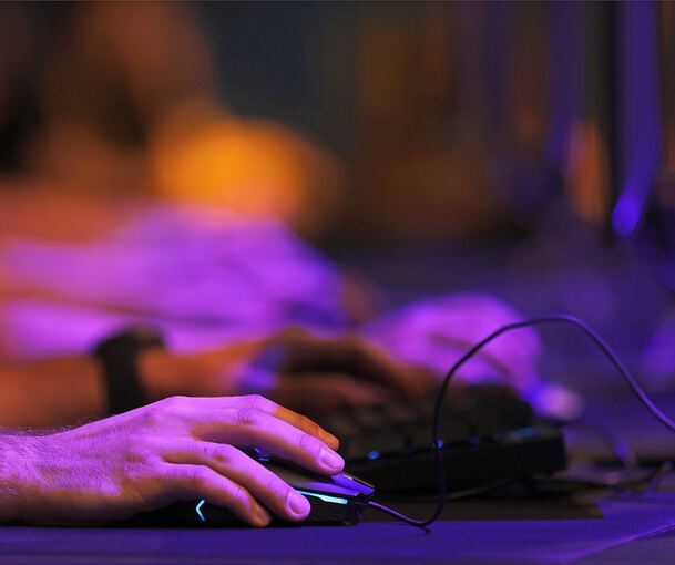 Der Kriminelle verschaffte sich Fernzugriff auf den Computer seines Opfers und erleichterte den Senior um mehrere Tausend Euro.