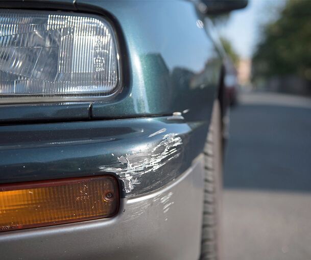 Ein Unbekannter hat in Markgröningen einen Mercedes beschädigt.