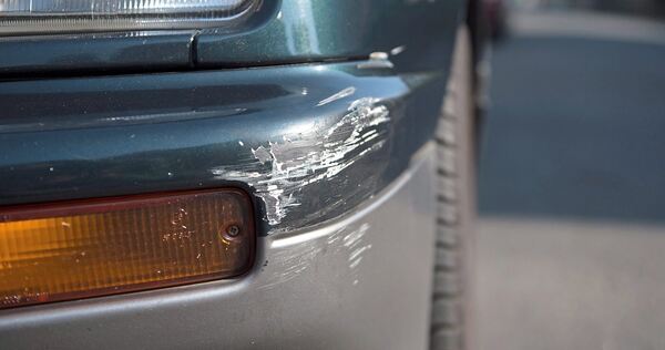 Ein Unbekannter hat in Markgröningen einen Mercedes beschädigt.