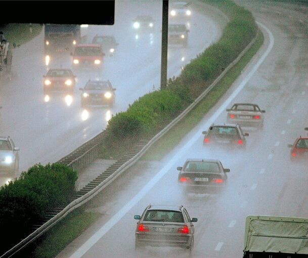 Aquaplaning war die Ursache eines Unfalls am frühen Freitagmorgen auf der A81. Angesichts der Wetterprognosen gilt in den nächsten Tagen: Fuß vom Gas.