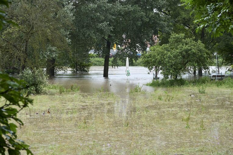 Von den Wegen und der Wiese ist nichts mehr zu sehen. Foto: Andreas Becker