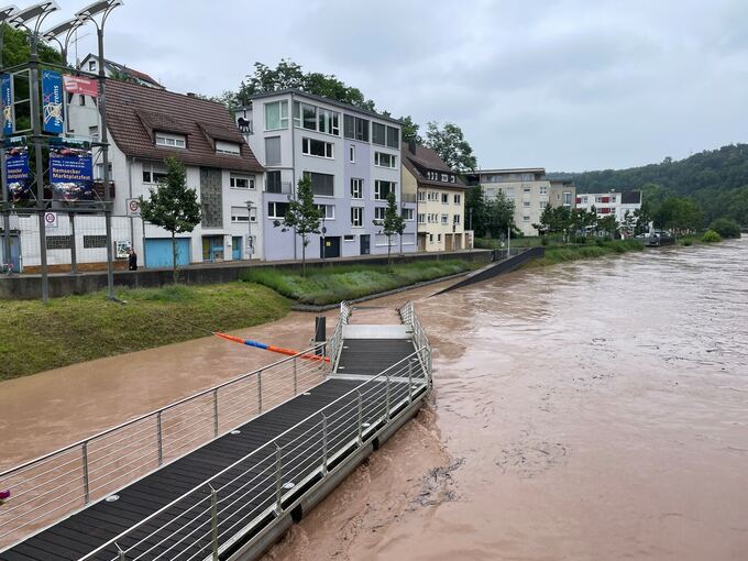 Das Remsufer in Neckarrems am Montagmorgen.