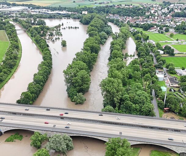 Bereits am Samstag stand das Wasser in Freiberg dramatisch hoch. Foto: Andreas und Sascha Tietz