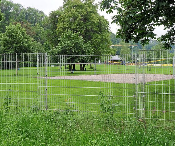 Relative Ruhe im Freibad Hoheneck. Wer mag, kann schwimmen gehen.