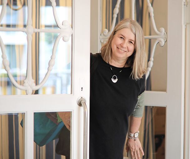 Anna Hoffmann ist mit Didymos aufgewachsen und hat den Laden vor 26 Jahren eröffnet. Mit 56 Jahren geht sie nun neue Wege, ohne sich von ihrem Herzensthema Tragen zu verabschieden.