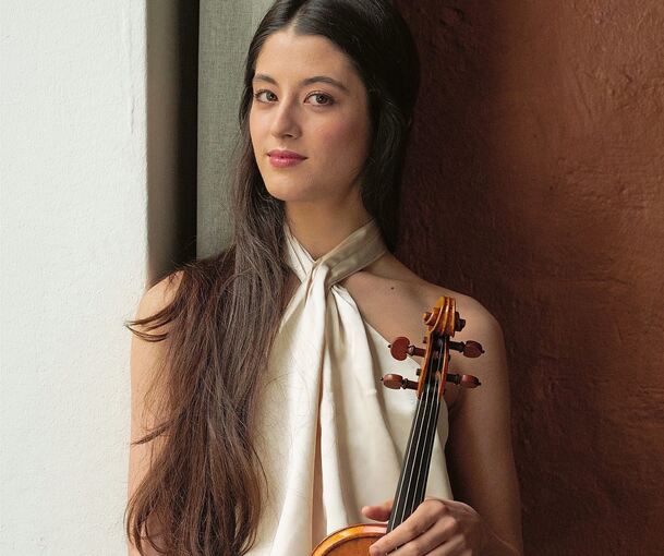 María Dueñas.