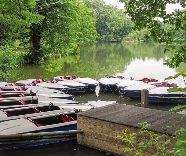 Die Boote können nur noch bis Ende Juni für eine Tour über den See gemietet werden. Befahrbar ist außerdem nur noch der vordere Teil des Sees.