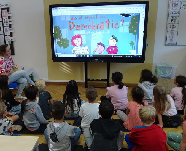 Über Demokratie wird schon mit den Jüngsten gesprochen. Foto: Grundschule