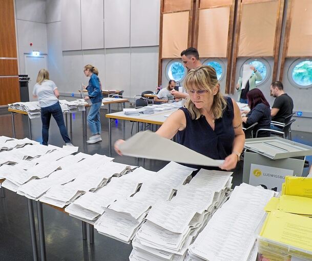 In Ludwigsburg stapeln sich die Briefwahlunterlagen.