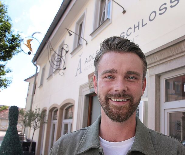 Jason Smith vor seinem neuen Hotel.