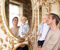 Selbst für kleine Kinder bietet das Ludwigsburger Schloss allerhand Spannendes zu entdecken. Foto: Staatliche Schlösser und Gärt Selbst für kleine Kinder bietet das Ludwigsburger Schloss allerhand Spannendes zu entdecken.