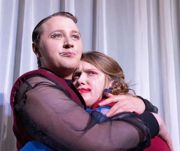 Implizites Spiel: Felix Jordan und Mina Pecik in „Liebe/Eine argumentative Übung“.