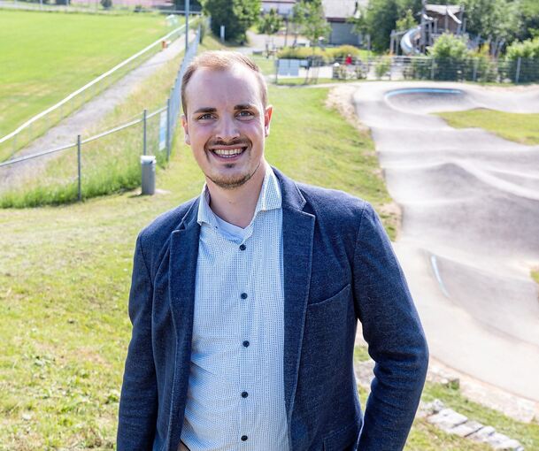 Ron Keller wählt als Treffpunkt und wichtigen Ort für ihn die Sportanlagen der Stadt.