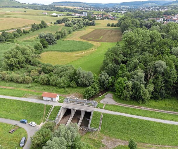 Das Becken Hoftal kann am Ortsausgang von Großbottwar in Richtung Oberstenfeld 240 Millionen Liter Wasser stauen.